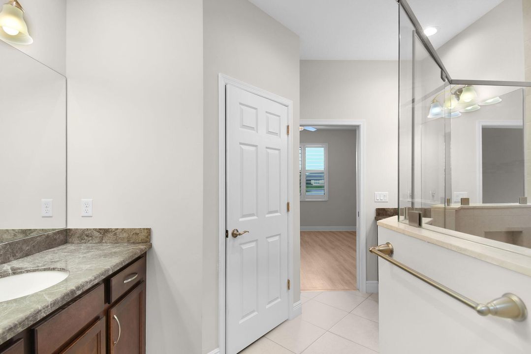 待售: $335,000 (2 贝兹, 2 浴室, 1735 平方英尺)