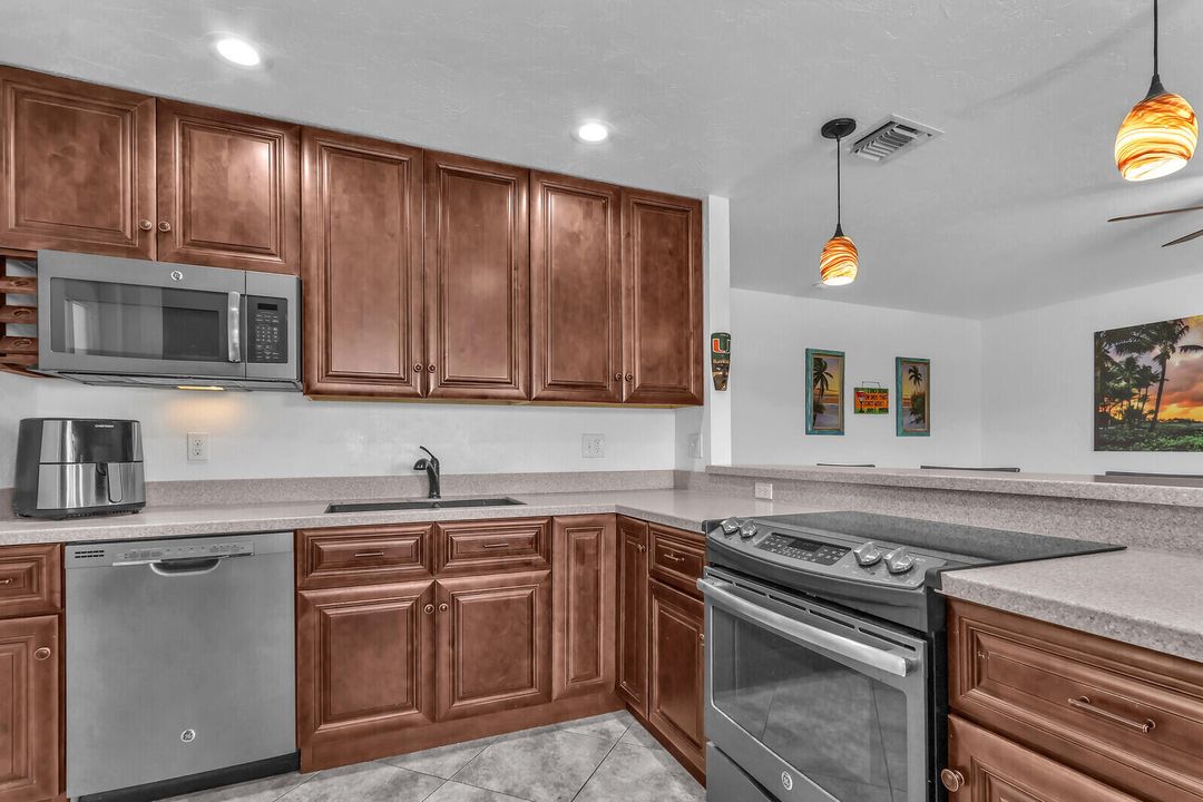 待售: $418,800 (2 贝兹, 1 浴室, 1116 平方英尺)