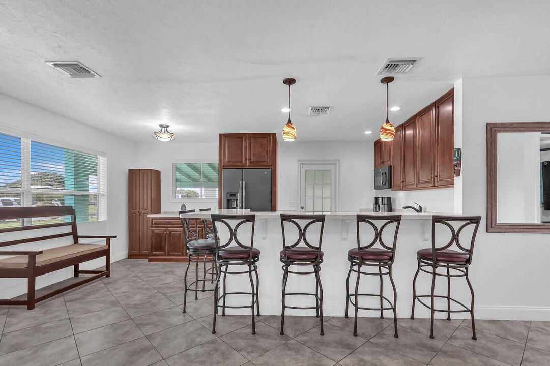 待售: $418,800 (2 贝兹, 1 浴室, 1116 平方英尺)