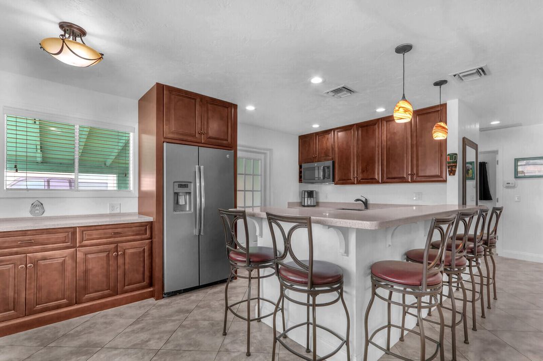 待售: $418,800 (2 贝兹, 1 浴室, 1116 平方英尺)