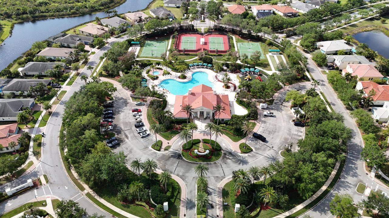 待售: $335,000 (2 贝兹, 2 浴室, 1735 平方英尺)