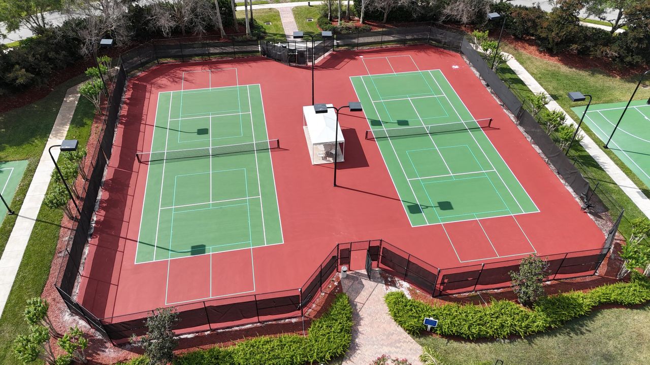 待售: $335,000 (2 贝兹, 2 浴室, 1735 平方英尺)