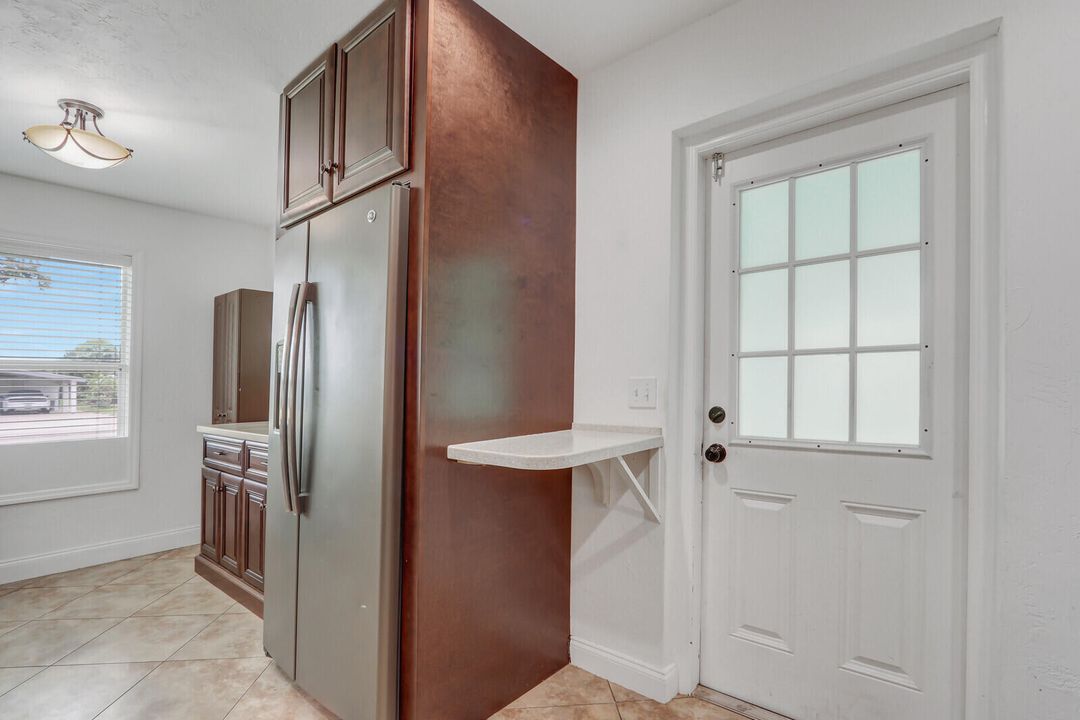 待售: $418,800 (2 贝兹, 1 浴室, 1116 平方英尺)