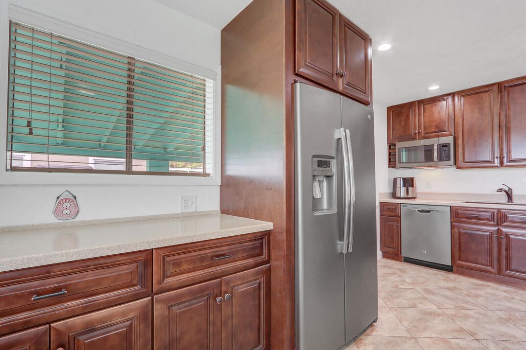 待售: $418,800 (2 贝兹, 1 浴室, 1116 平方英尺)