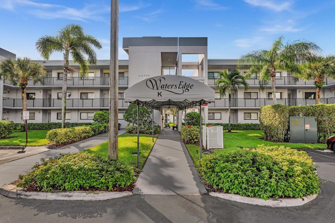 Active With Contract: $199,000 (2 beds, 2 baths, 1362 Square Feet)