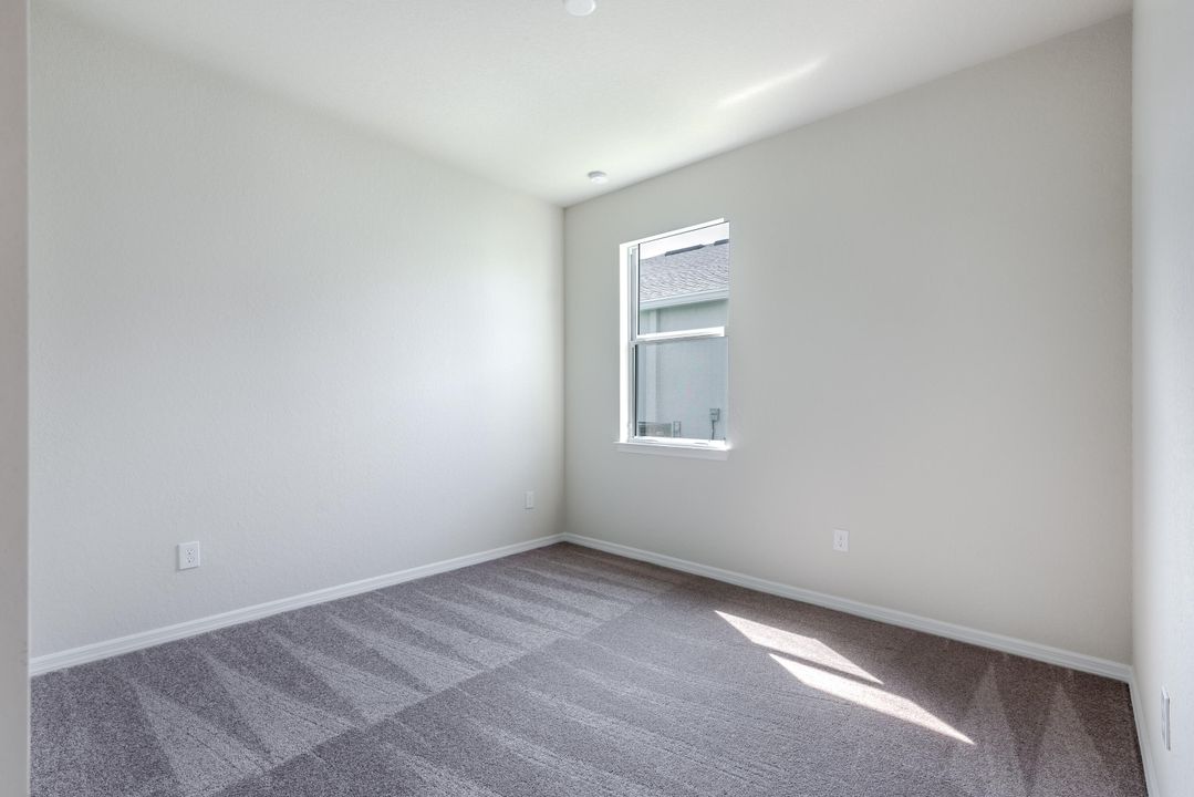 Под контрактом: $3,000 (4 спален, 2 ванн, 1850 Квадратных фут)