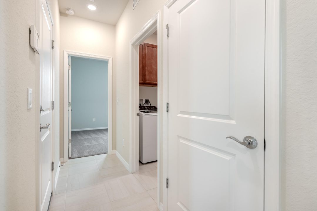 Под контрактом: $3,000 (4 спален, 2 ванн, 1850 Квадратных фут)