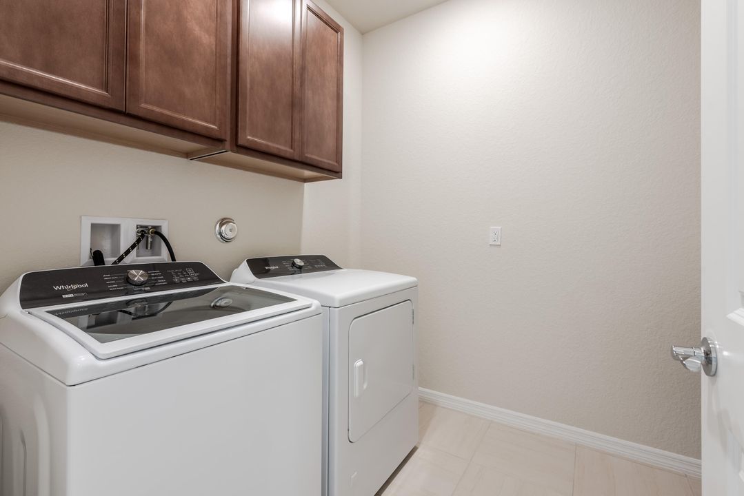 Под контрактом: $3,000 (4 спален, 2 ванн, 1850 Квадратных фут)