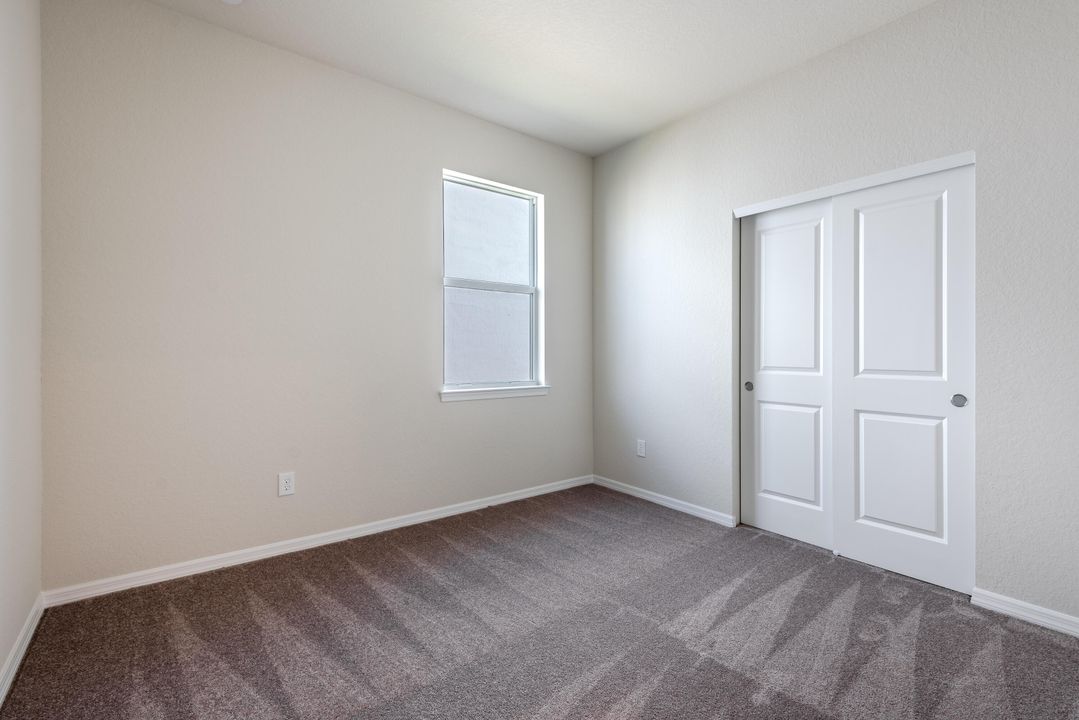 Под контрактом: $3,000 (4 спален, 2 ванн, 1850 Квадратных фут)