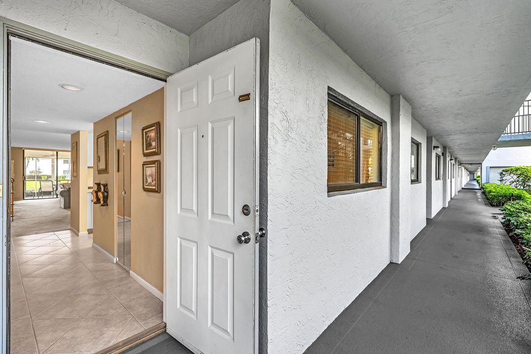 Active With Contract: $199,000 (2 beds, 2 baths, 1362 Square Feet)