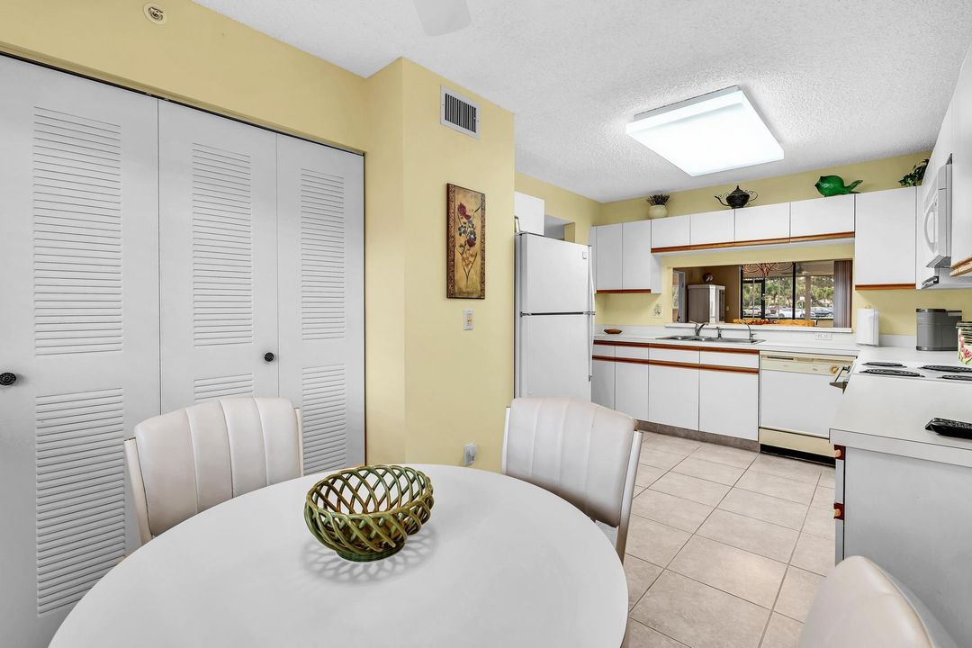 Active With Contract: $199,000 (2 beds, 2 baths, 1362 Square Feet)