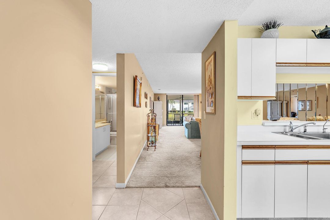 Active With Contract: $199,000 (2 beds, 2 baths, 1362 Square Feet)