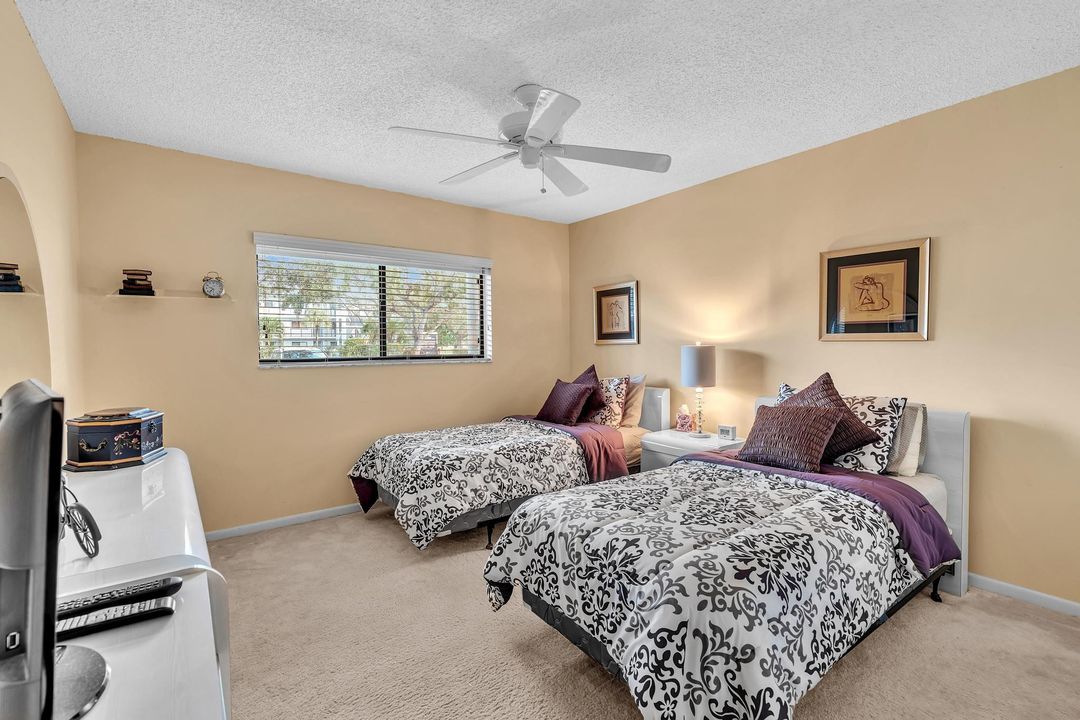 Active With Contract: $199,000 (2 beds, 2 baths, 1362 Square Feet)