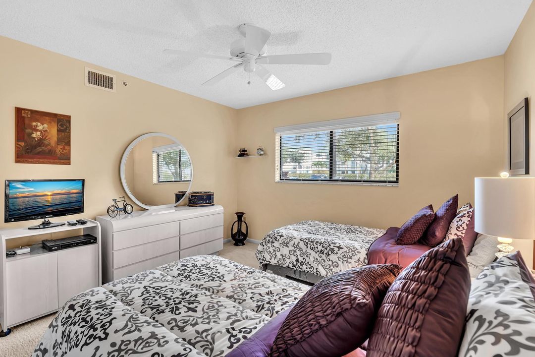 Active With Contract: $199,000 (2 beds, 2 baths, 1362 Square Feet)