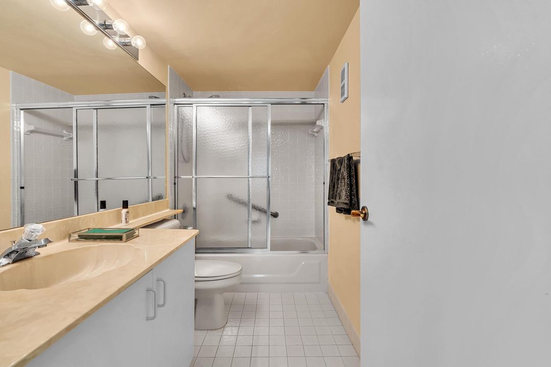 Active With Contract: $199,000 (2 beds, 2 baths, 1362 Square Feet)