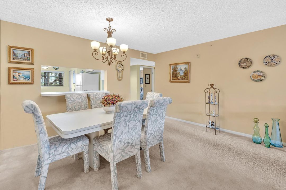 Active With Contract: $199,000 (2 beds, 2 baths, 1362 Square Feet)