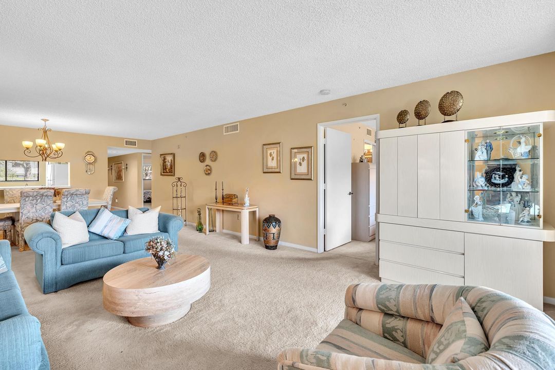 Active With Contract: $199,000 (2 beds, 2 baths, 1362 Square Feet)