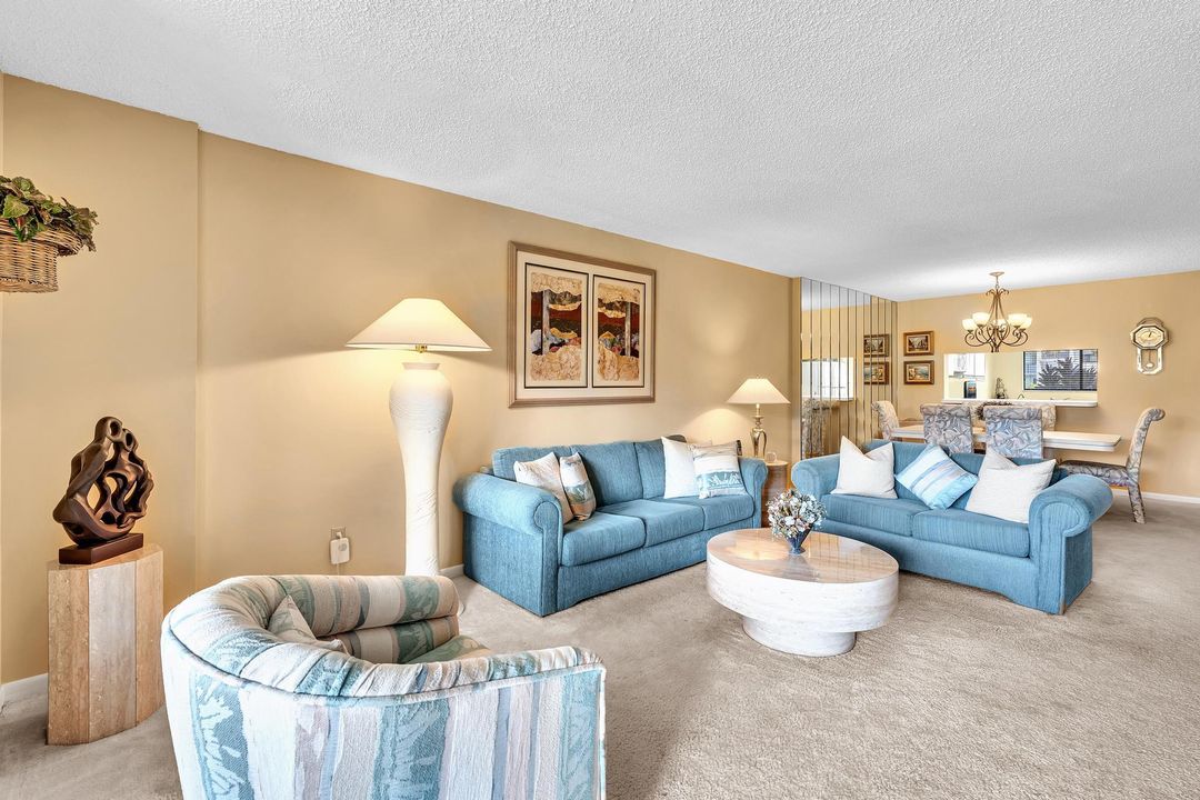 Active With Contract: $199,000 (2 beds, 2 baths, 1362 Square Feet)