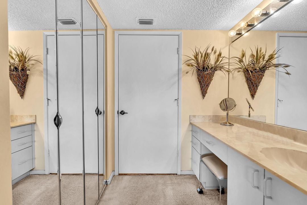 Active With Contract: $199,000 (2 beds, 2 baths, 1362 Square Feet)