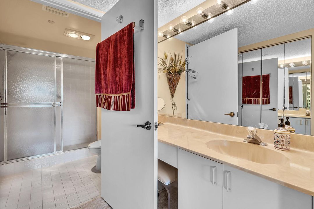 Active With Contract: $199,000 (2 beds, 2 baths, 1362 Square Feet)