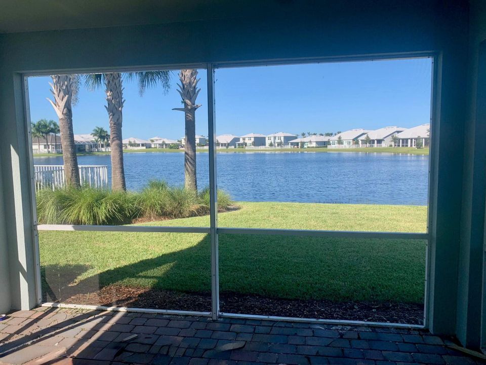 合同活跃: $499,610 (3 贝兹, 2 浴室, 2197 平方英尺)