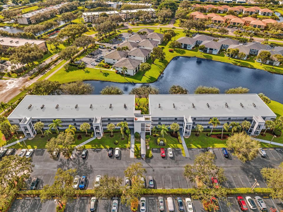 Active With Contract: $199,000 (2 beds, 2 baths, 1362 Square Feet)