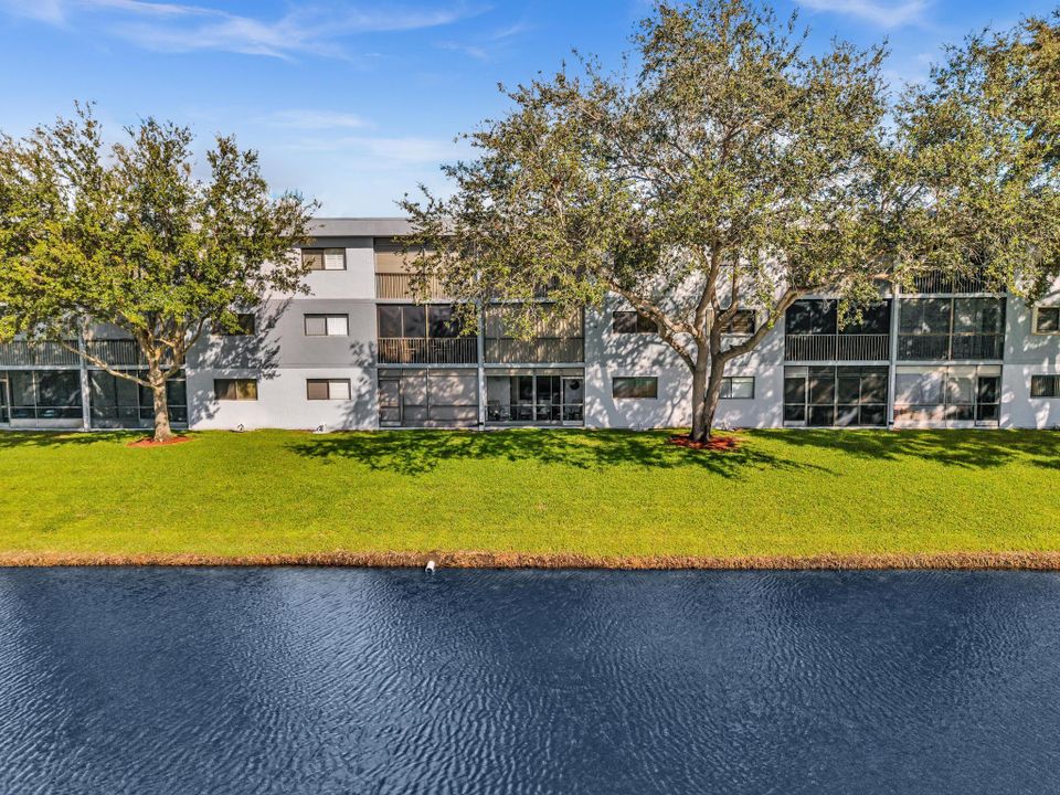 Active With Contract: $199,000 (2 beds, 2 baths, 1362 Square Feet)