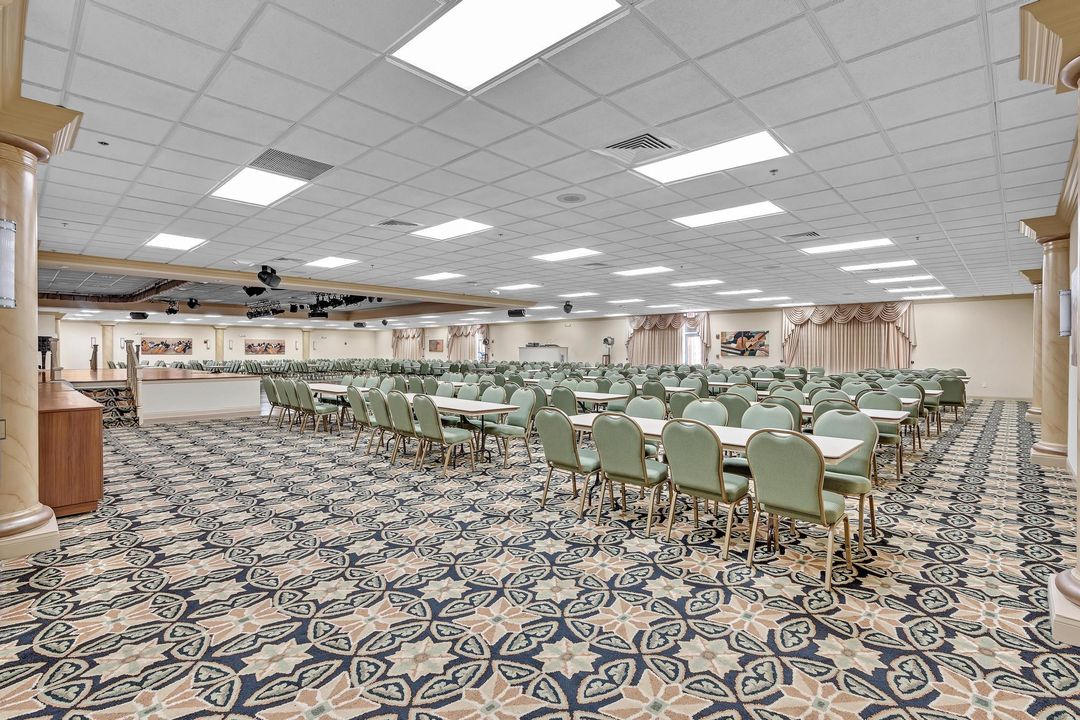 Active With Contract: $199,000 (2 beds, 2 baths, 1362 Square Feet)