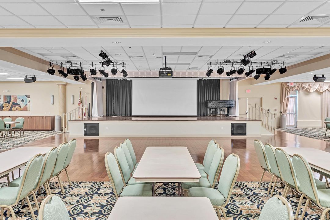 Active With Contract: $199,000 (2 beds, 2 baths, 1362 Square Feet)