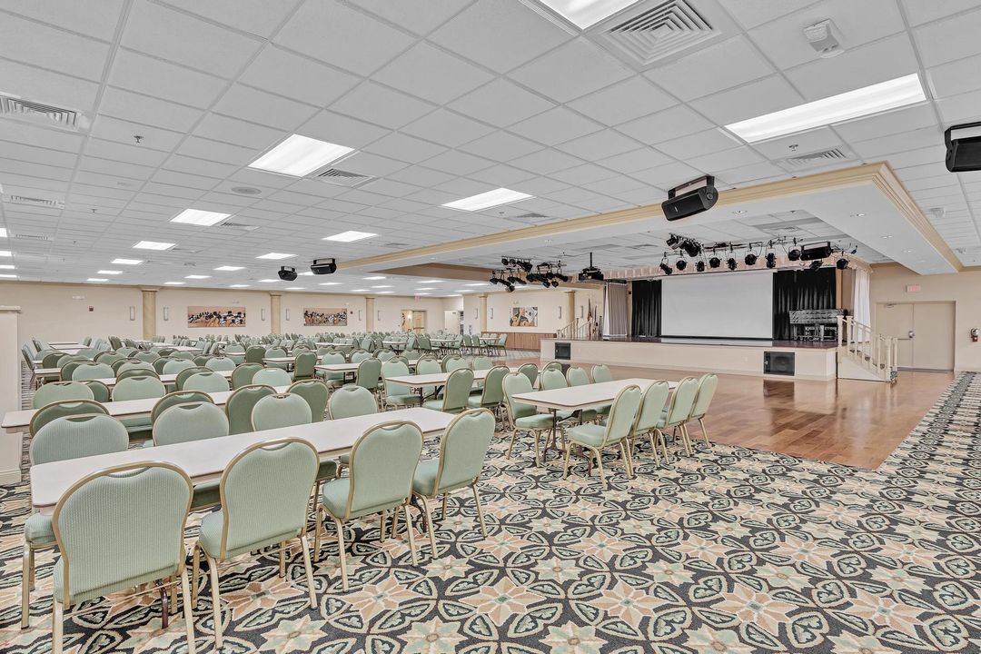 Active With Contract: $199,000 (2 beds, 2 baths, 1362 Square Feet)