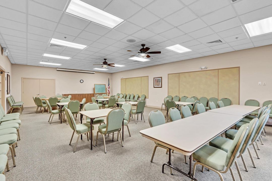 Active With Contract: $199,000 (2 beds, 2 baths, 1362 Square Feet)