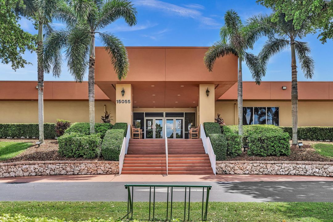 Active With Contract: $199,000 (2 beds, 2 baths, 1362 Square Feet)