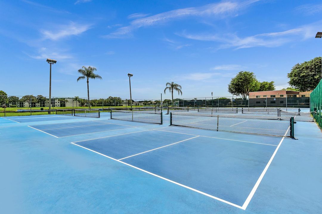 Active With Contract: $199,000 (2 beds, 2 baths, 1362 Square Feet)