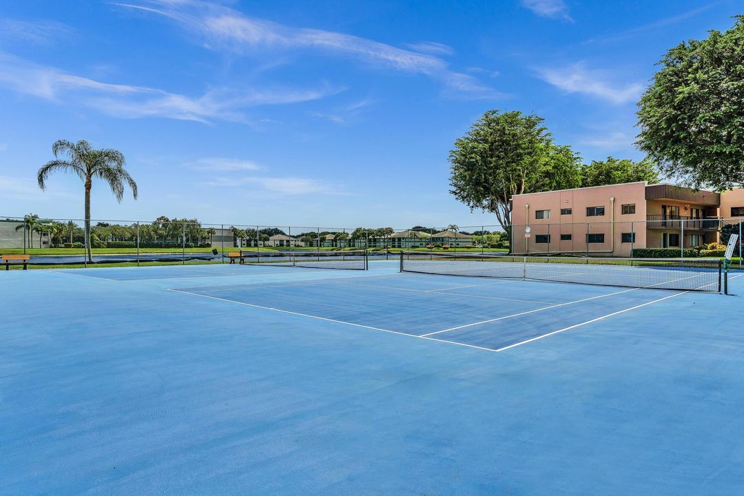 Active With Contract: $199,000 (2 beds, 2 baths, 1362 Square Feet)