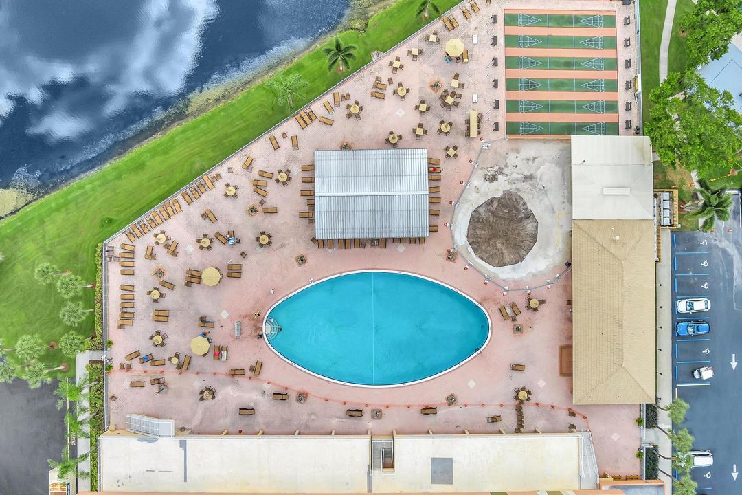 Active With Contract: $199,000 (2 beds, 2 baths, 1362 Square Feet)