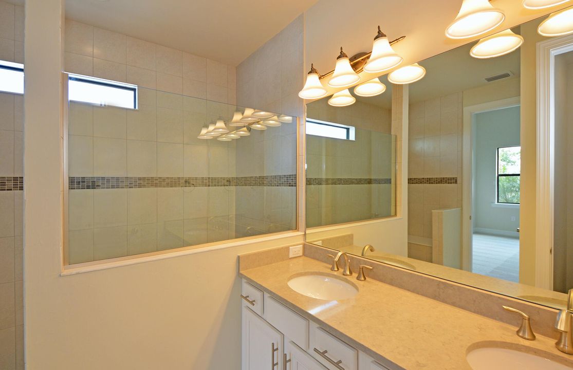 合同活跃: $499,610 (3 贝兹, 2 浴室, 2197 平方英尺)