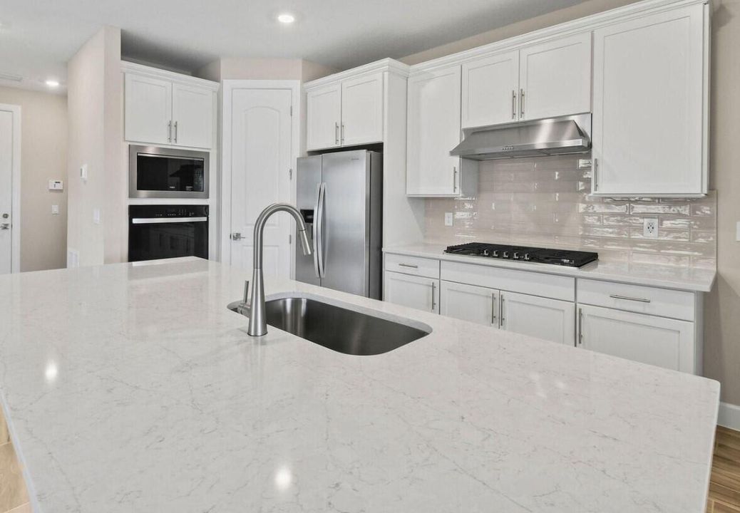 合同活跃: $499,610 (3 贝兹, 2 浴室, 2197 平方英尺)