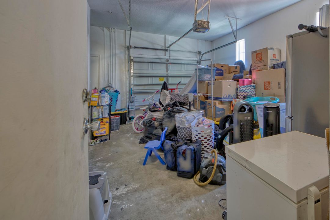 Activo con contrato: $350,000 (4 camas, 3 baños, 1988 Pies cuadrados)