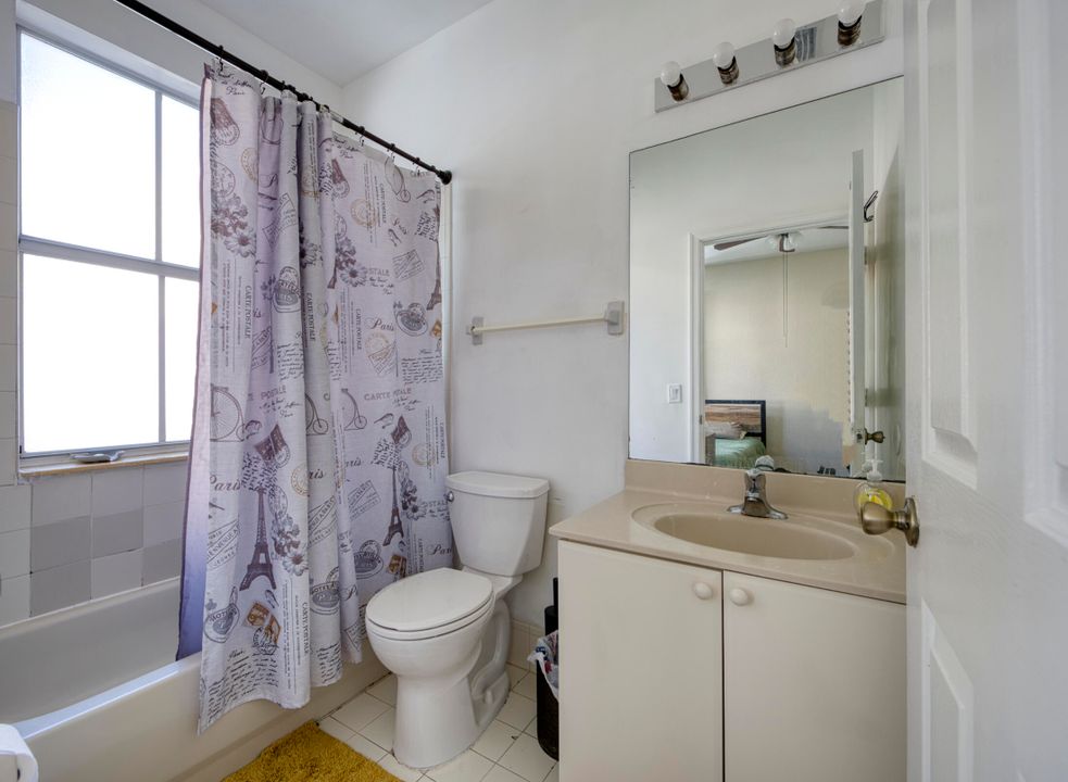 Activo con contrato: $350,000 (4 camas, 3 baños, 1988 Pies cuadrados)