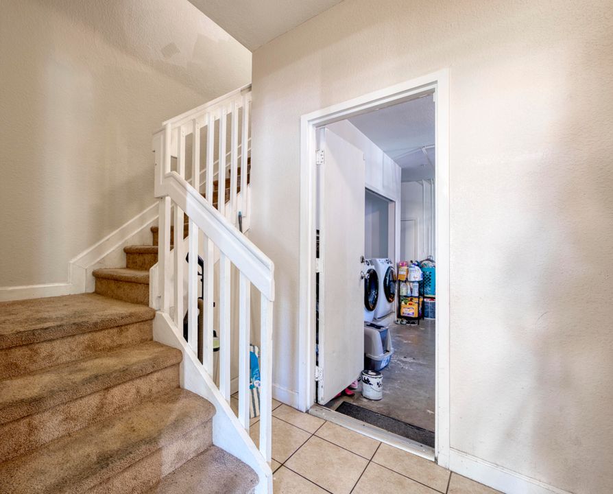 Activo con contrato: $350,000 (4 camas, 3 baños, 1988 Pies cuadrados)