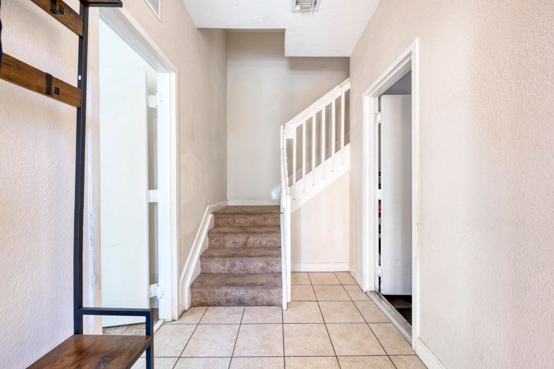 Activo con contrato: $350,000 (4 camas, 3 baños, 1988 Pies cuadrados)