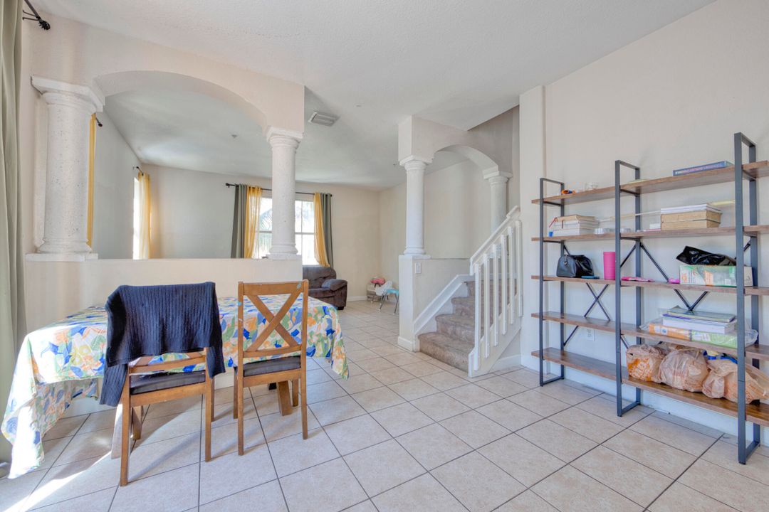 Activo con contrato: $350,000 (4 camas, 3 baños, 1988 Pies cuadrados)