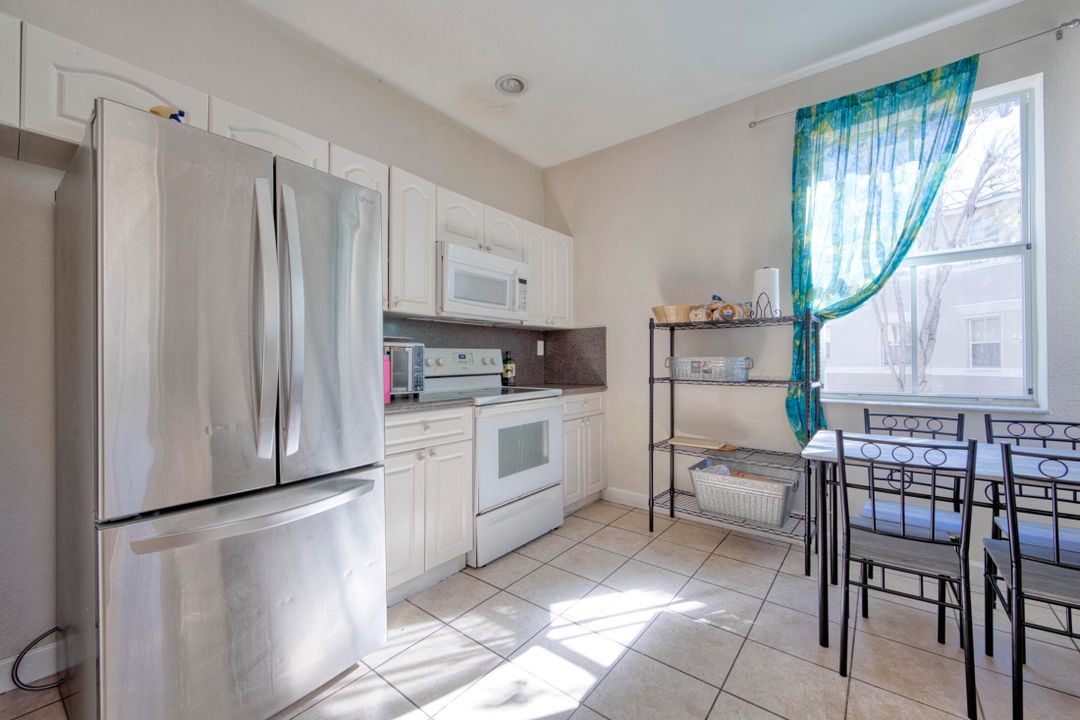 Activo con contrato: $350,000 (4 camas, 3 baños, 1988 Pies cuadrados)