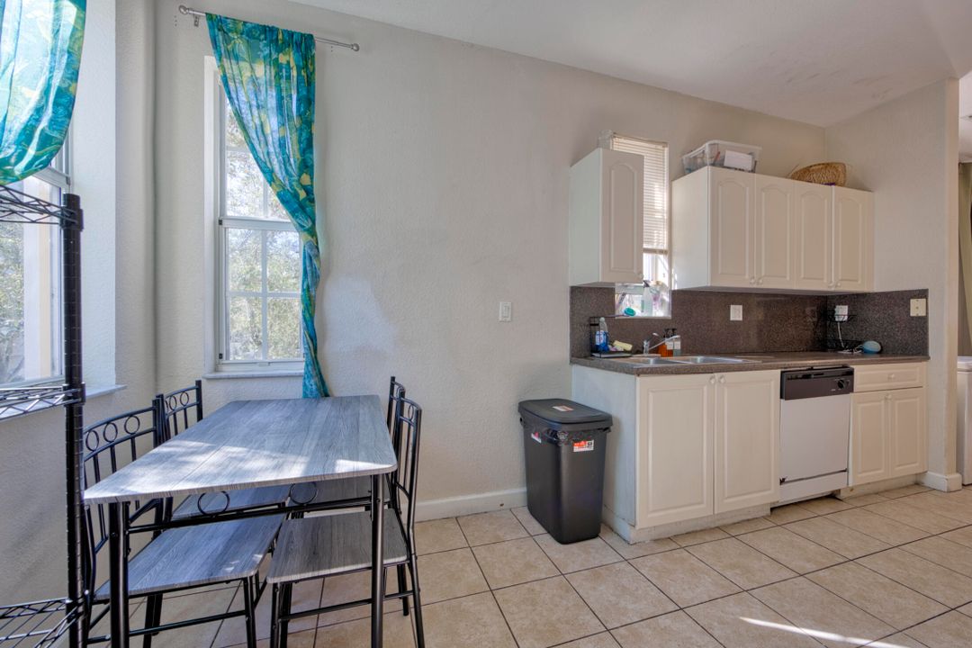 Activo con contrato: $350,000 (4 camas, 3 baños, 1988 Pies cuadrados)