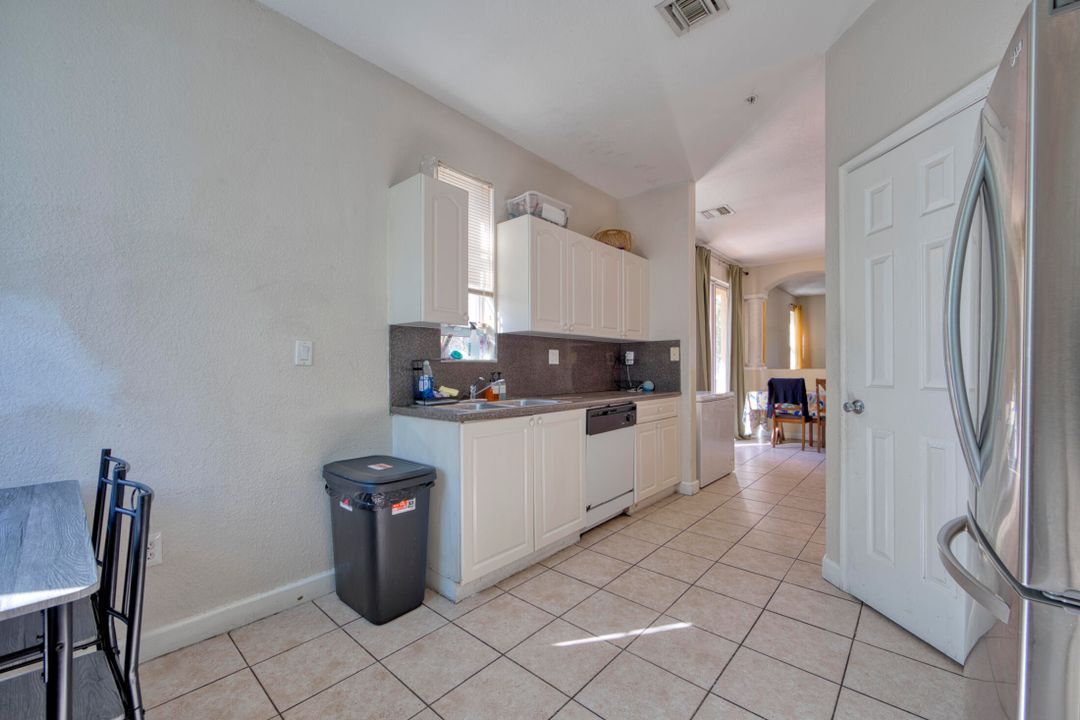 Activo con contrato: $350,000 (4 camas, 3 baños, 1988 Pies cuadrados)