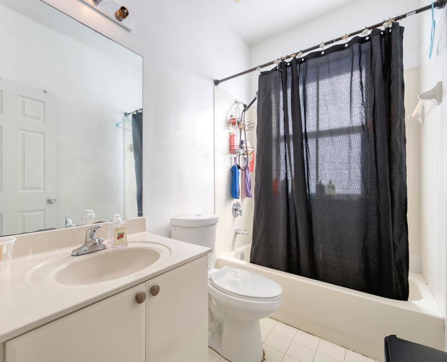 Activo con contrato: $350,000 (4 camas, 3 baños, 1988 Pies cuadrados)