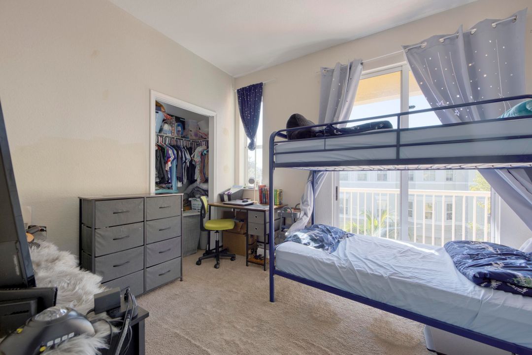 Activo con contrato: $350,000 (4 camas, 3 baños, 1988 Pies cuadrados)