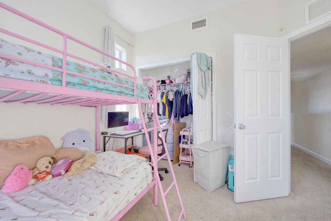 Activo con contrato: $350,000 (4 camas, 3 baños, 1988 Pies cuadrados)