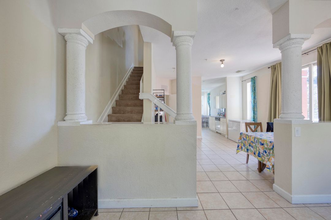 Activo con contrato: $350,000 (4 camas, 3 baños, 1988 Pies cuadrados)