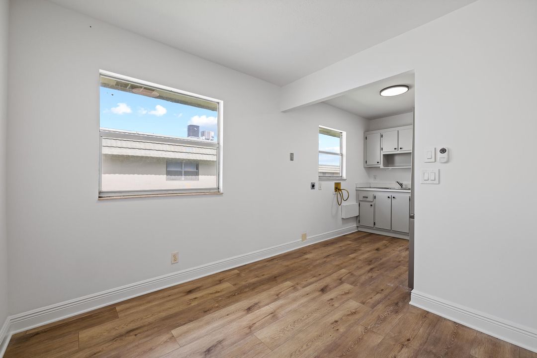 待售: $84,900 (2 贝兹, 2 浴室, 880 平方英尺)